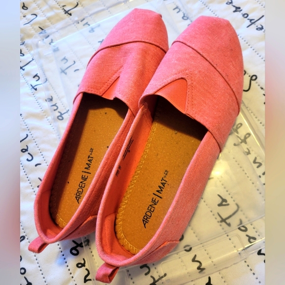 NEW Coral colored flats - Picture 1 of 2